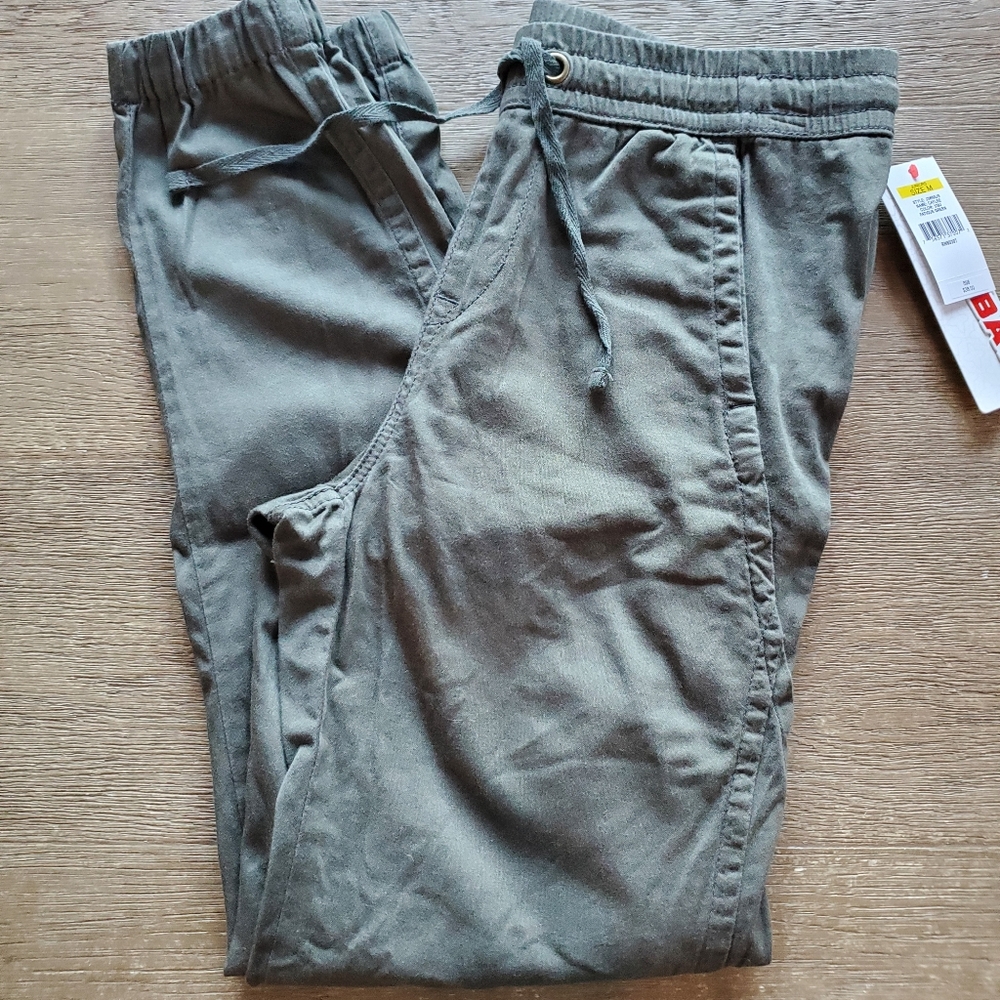 NWT Joggers fatigue green